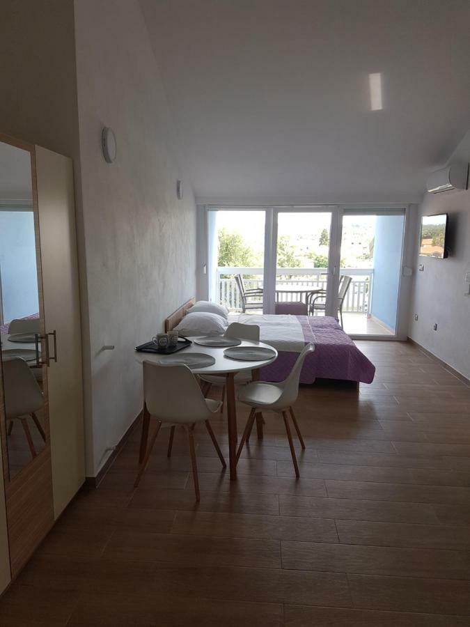 Apartmani Ivkovic Funtana Exterior foto